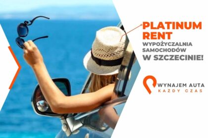 Kobieta w kapeluszu wychyla się z samochodu nad morzem, promując wynajem samochodów.